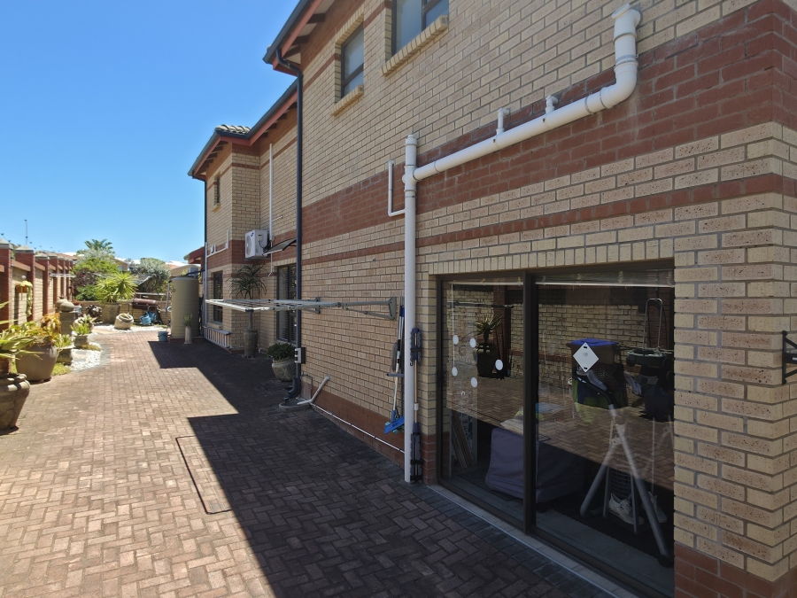 3 Bedroom Property for Sale in Wavecrest Eastern Cape